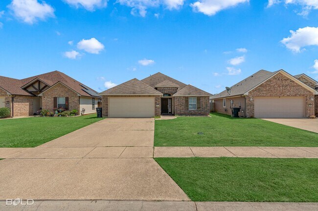 Building Photo - 521 Linnhurst Dr
