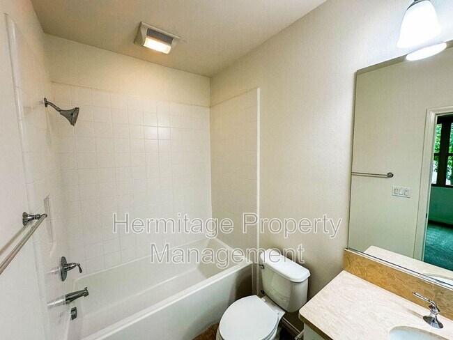 Building Photo - 120 Overbrook