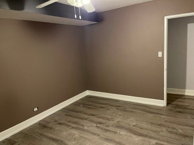 Building Photo - 4980 N Marine Dr