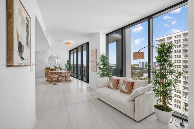 Building Photo - 900 N Ocean Blvd