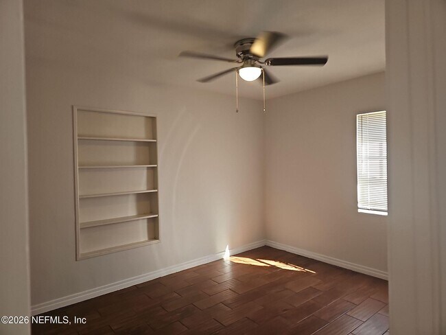 Building Photo - 3448 Inwood Cir E