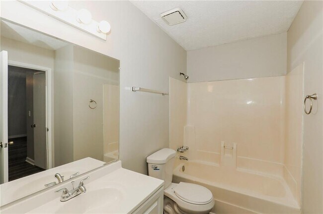 Building Photo - 5428 Glen Haven Dr