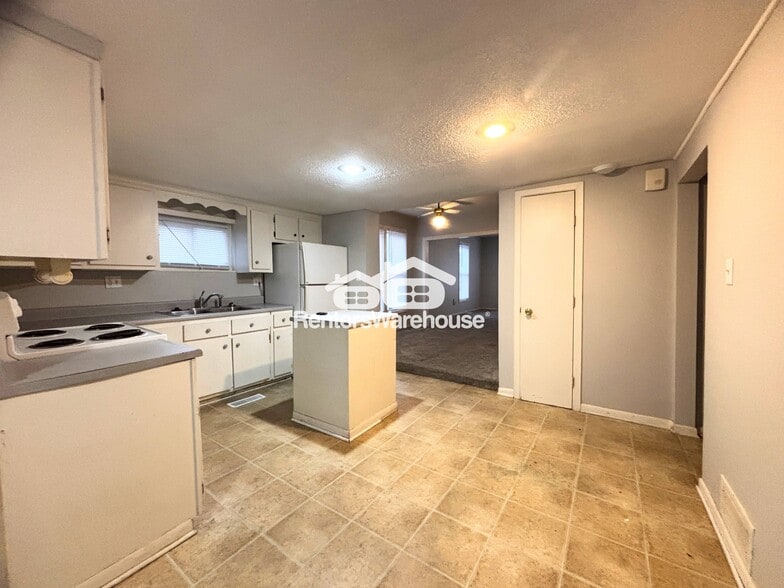 Building Photo - 409 2nd St