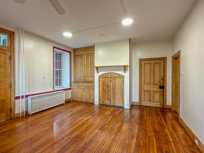 Building Photo - 261 Hopeland Rd