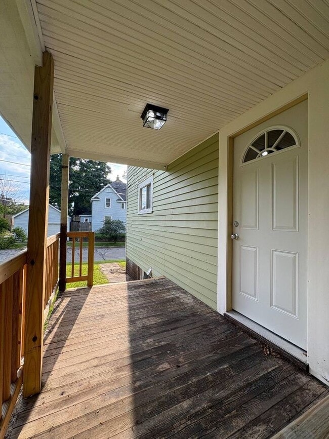 Building Photo - *Pending* Updated 3-Bedroom, 1.5-Bathroom Home – $1,375/Month | Accepting Section 8