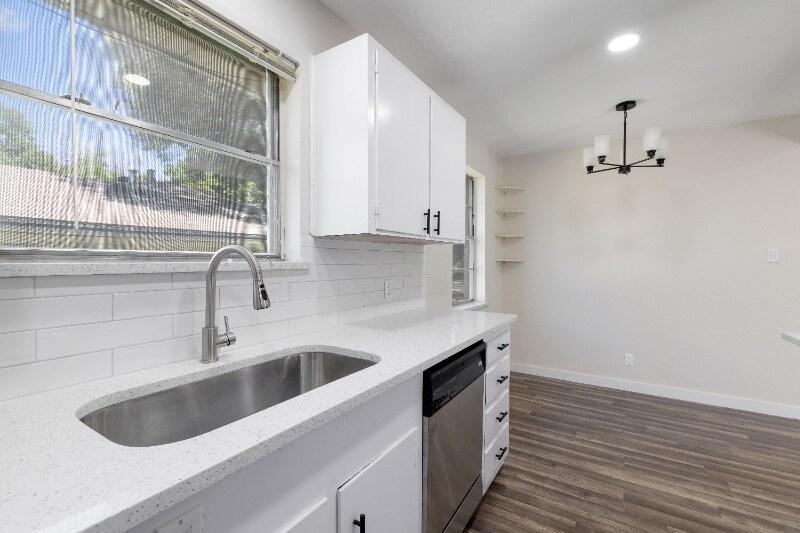 Building Photo - 529 Melrose Dr