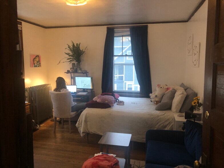 Building Photo - 105-1 Bool St