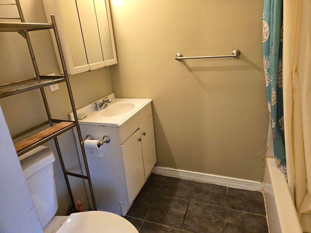 Building Photo - 1225 Seneca Rd