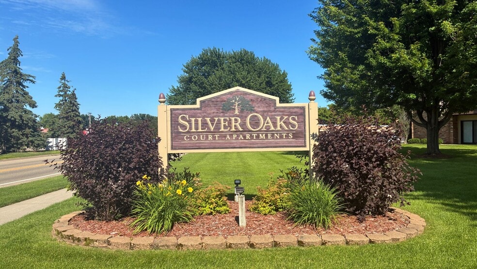 Interior Photo - Silver Oaks Court