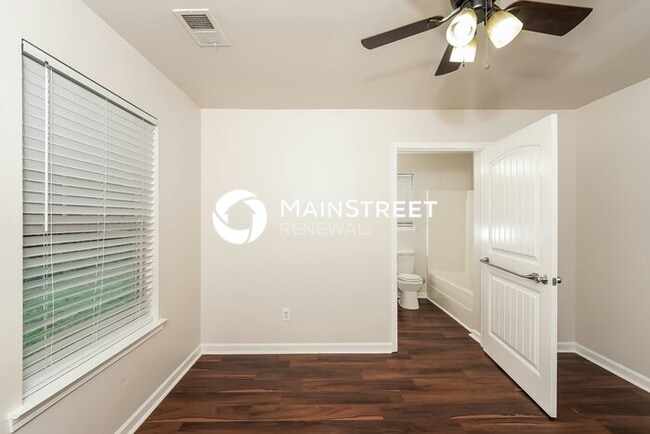 Building Photo - 3 Bedroom Pet-Friendly Home in CALERA, AL with Main Street Renewal