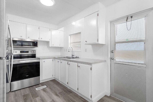 Building Photo - Charming Updated Home Near Spanish Springs in The Villages