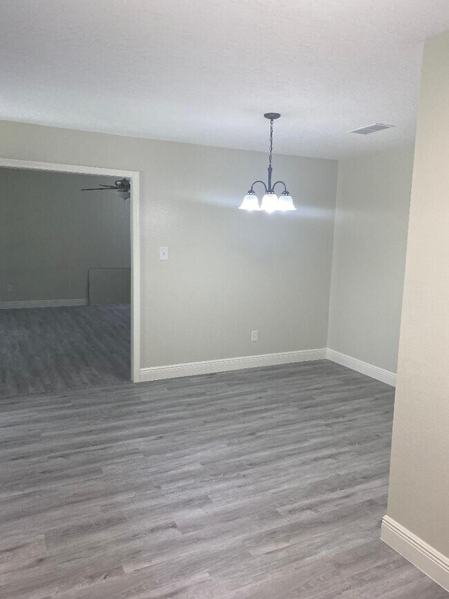 Building Photo - 9470 Landis Dr
