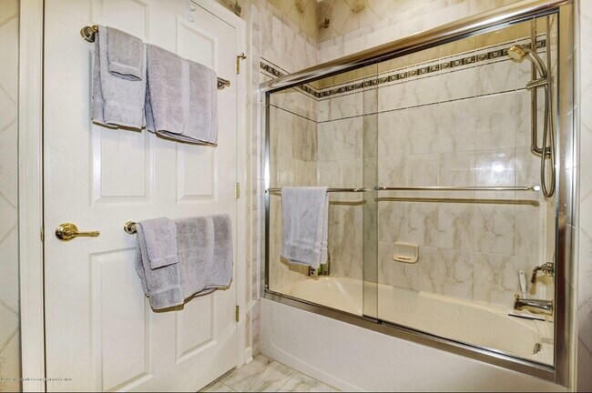 Building Photo - 22 Cooper Ave