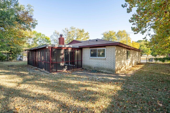 Building Photo - 3 Bed / 2 Bath / Near Tulsa Arts District