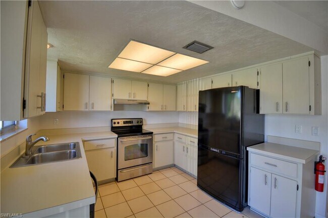 Building Photo - 859 Palm View Dr