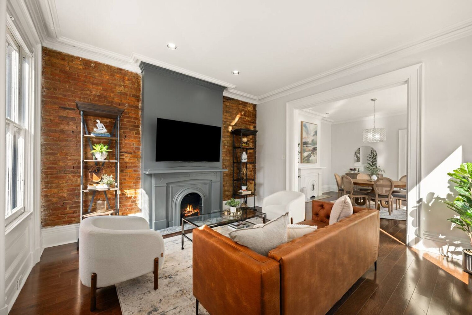 Building Photo - 516 E 12th St