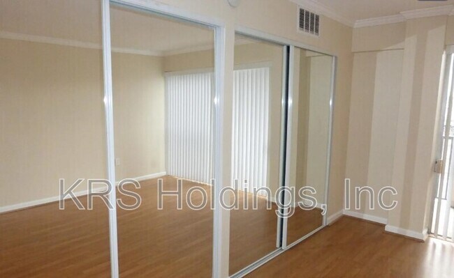 Building Photo - 1300 Army Navy Dr