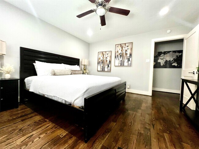 Building Photo - 5719 Viking Dr