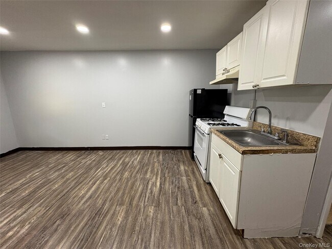 Primary Photo - 200 Fosler Rd