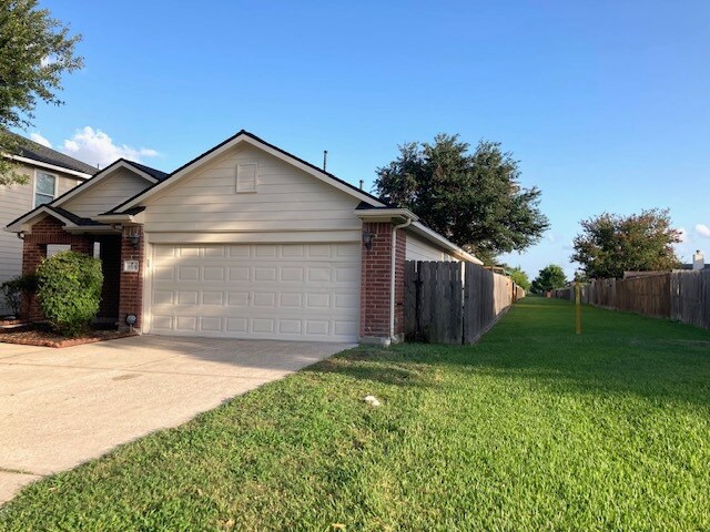 Building Photo - 1515 Thornhollow Dr