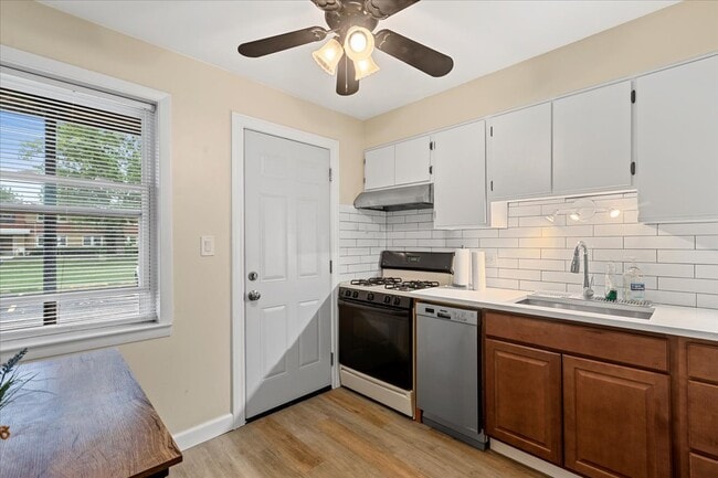 Building Photo - 1725 Howard Ave