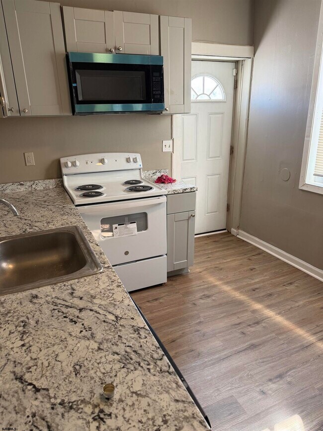 Building Photo - 120 N Congress Ave