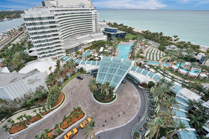 Building Photo - 4401 Collins Ave