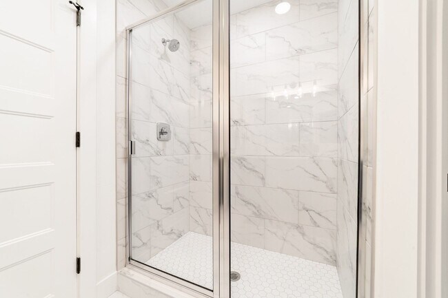 Building Photo - Low Maintenance Meridian Townhome!