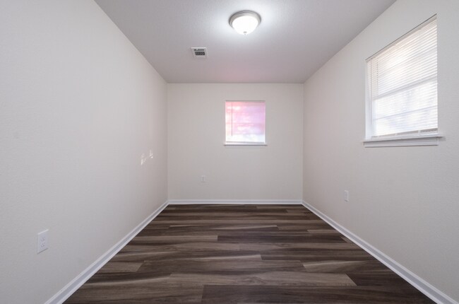 Building Photo - 1624-1626 Brown