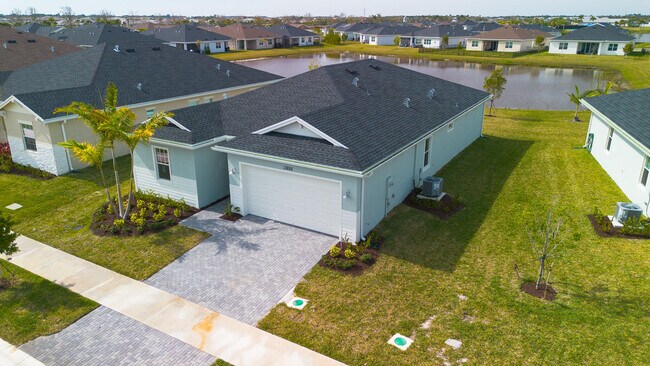 Building Photo - 13885 SE Riversway St