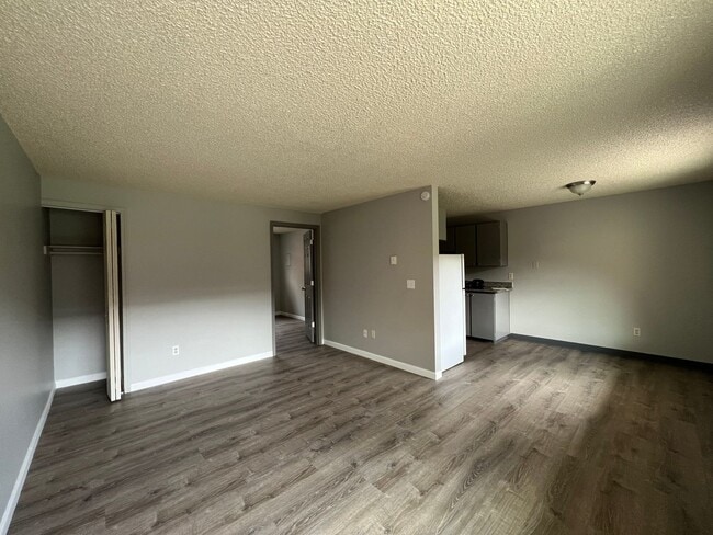 Interior Photo - Stark Street Crossing