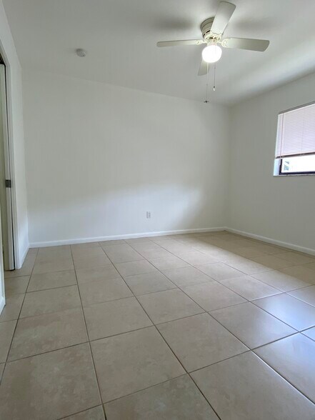 Building Photo - 513 SE 24th Ave