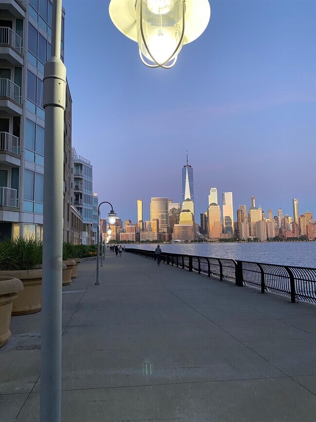 Building Photo - 99 Hudson St