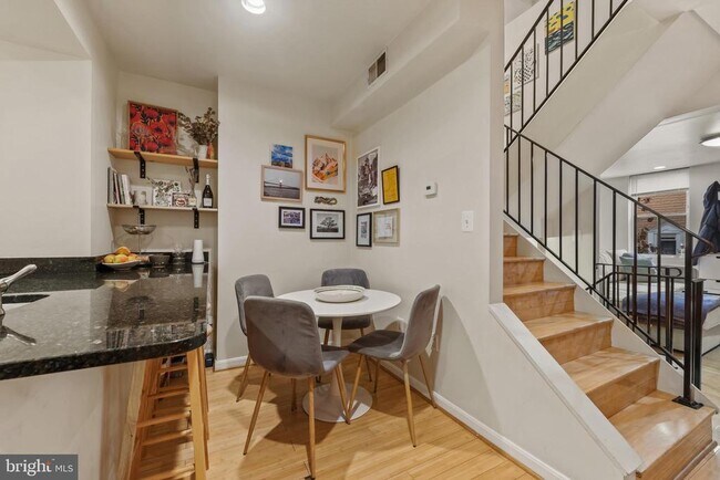 Building Photo - 1807 E Lombard St