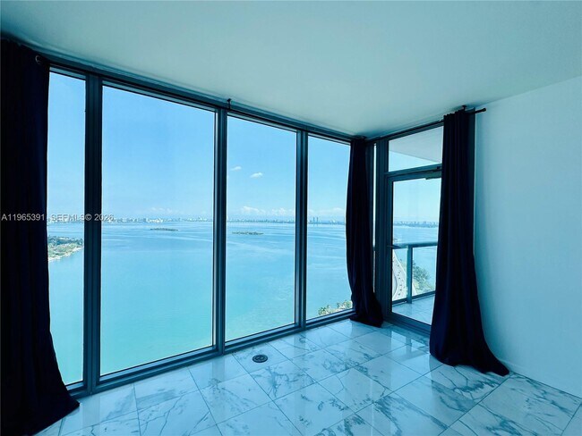 Building Photo - 601 NE 36th St