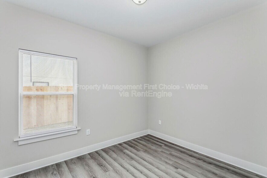 Building Photo - 3521 W 45th St S