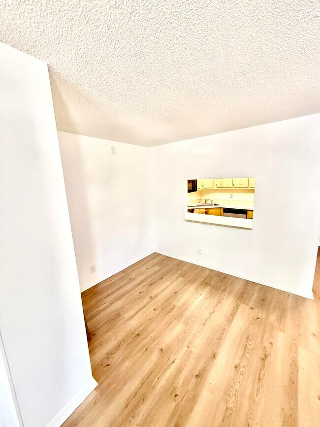 Building Photo - 13750 Oneida Dr
