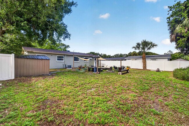 Building Photo - 6515 Yosemite Dr