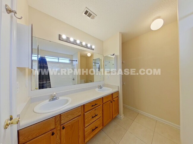 Building Photo - Charming Home with 2-Car Garage and Conven...