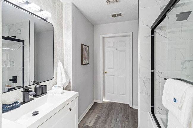 Building Photo - 301 S Front St