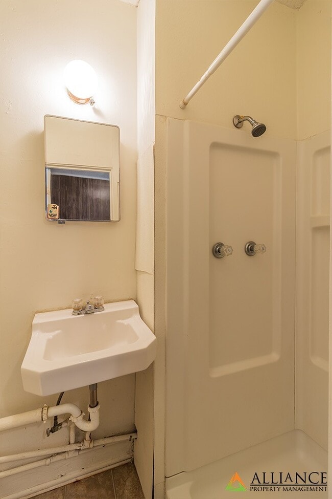 Building Photo - 711 Fremont St