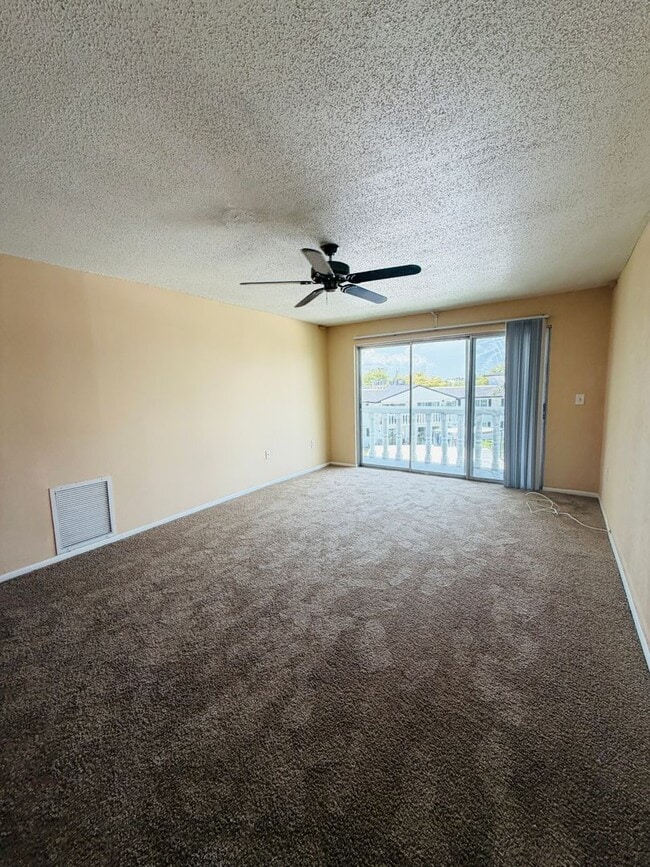 Building Photo - ? $500 OFF FIRST MONTH’S RENT! ?Cozy 2Bed 2Bath Apartment