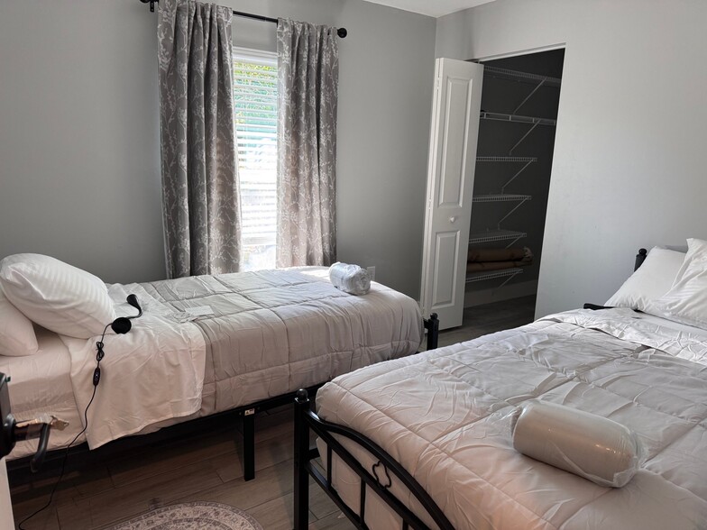 Building Photo - 3665 Michigan Ave