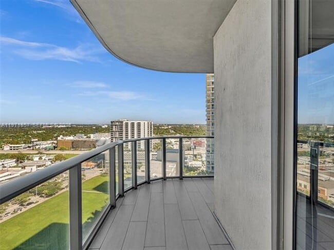 Building Photo - 121 NE 34th St