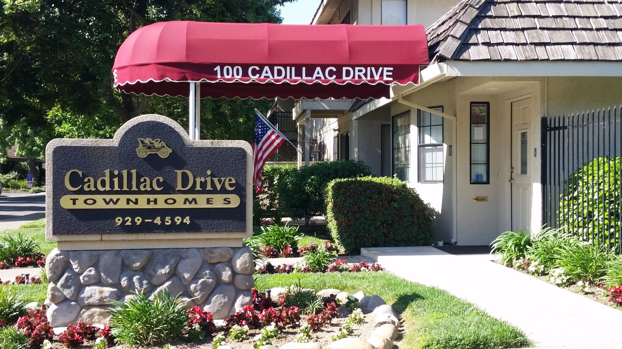 Summer - Cadillac Drive Townhomes