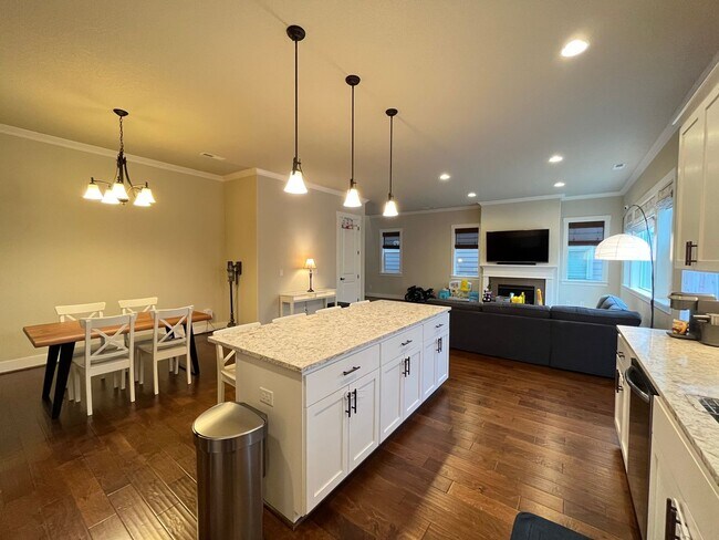 Building Photo - Beautiful Beaverton 3 Bedroom 2.5 Bathroom ~ Home In River Terrace w/ Level 2 EV Charger in Garage!