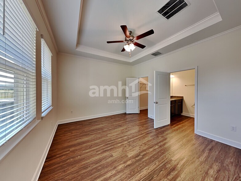 Building Photo - 916 Walden Woods Dr