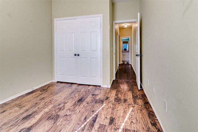 Building Photo - 6005 SE 70th St