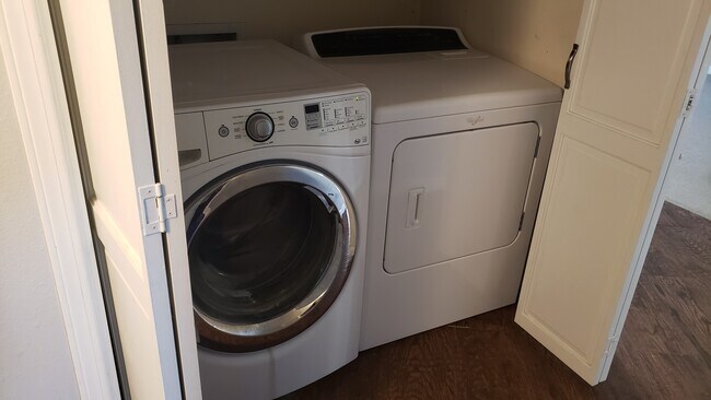 Building Photo - 913 Capulin Rd