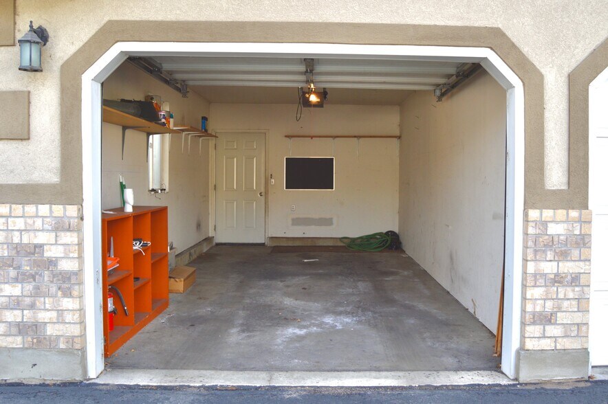 Building Photo - 1527 Talon Dr